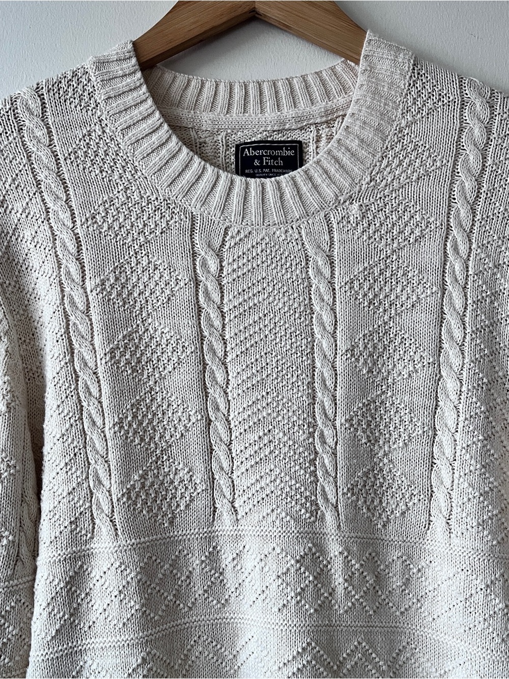 Abercrombie & Fitch Men's 100% Cotton Cream Cable Knit Crew Neck Sweater Size M - Picture 2 of 12